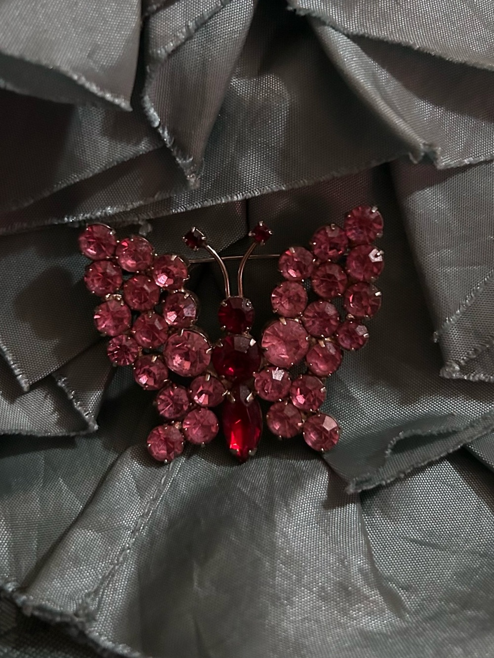 Exceptional, vintage, pink and deep red crystal rhinestone butterfly brooch.